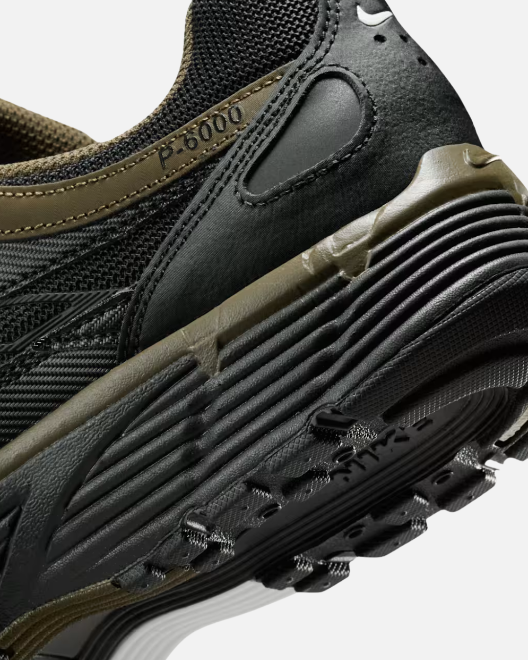 Nike P-6000 - Noir/Kaki