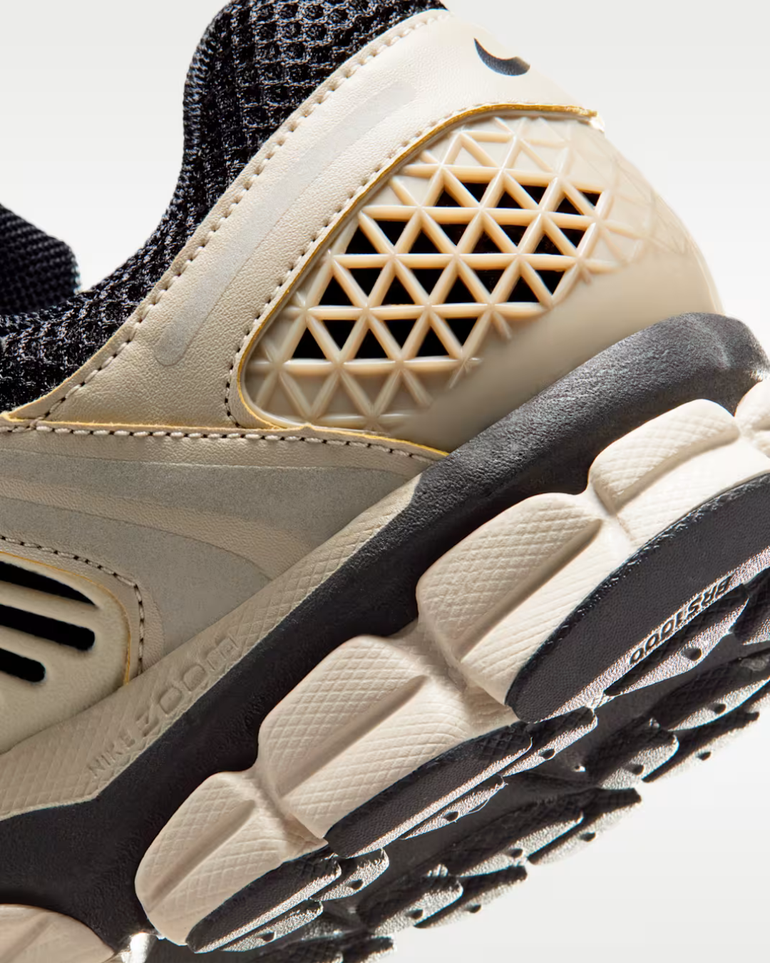 Nike Zoom Vomero 5 - Beige/Noir