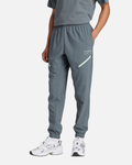 Pantalon New Balance Reimagined Woven - GRIS