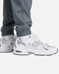 Pantalon New Balance Reimagined Woven - GRIS